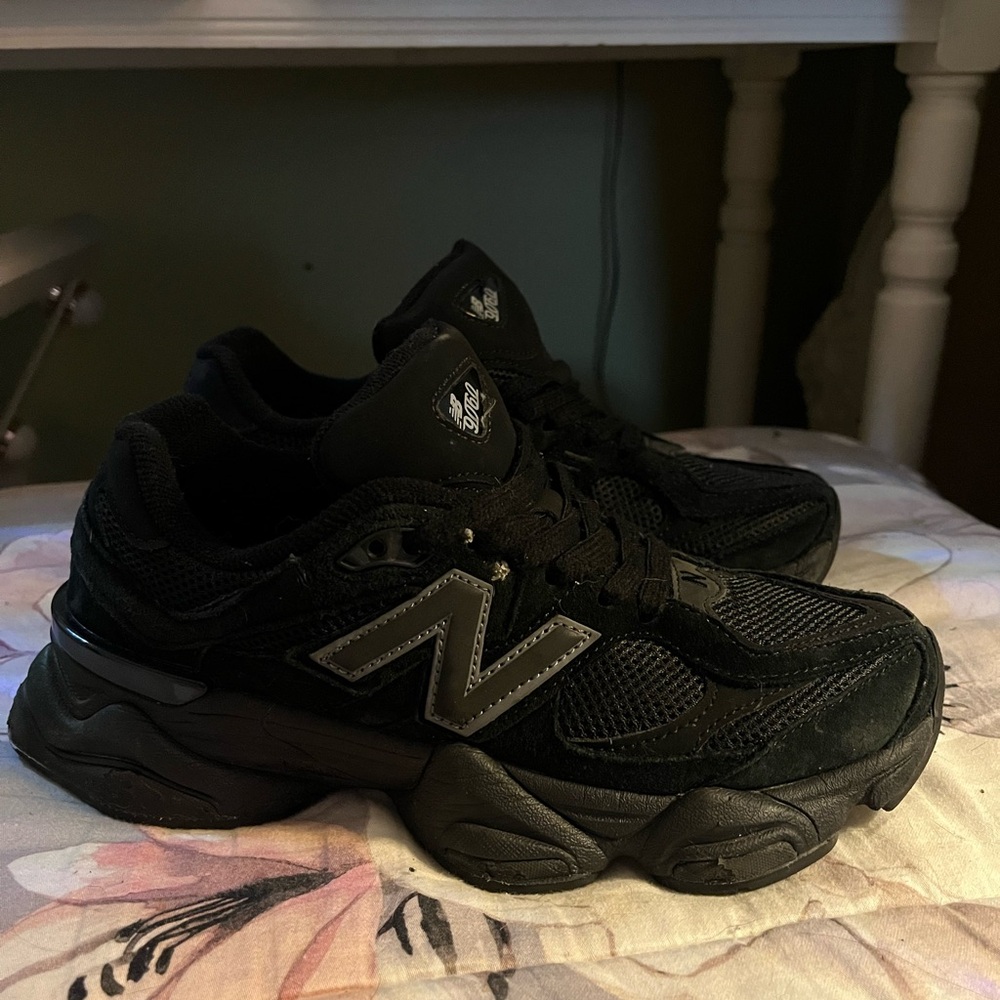 New Balance 9060 triple black